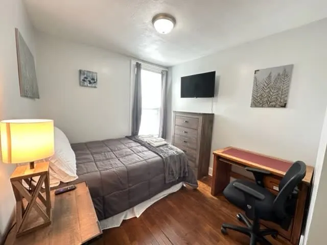 Home Plate Apt 2 All Star Baseball Rentals - Image 1