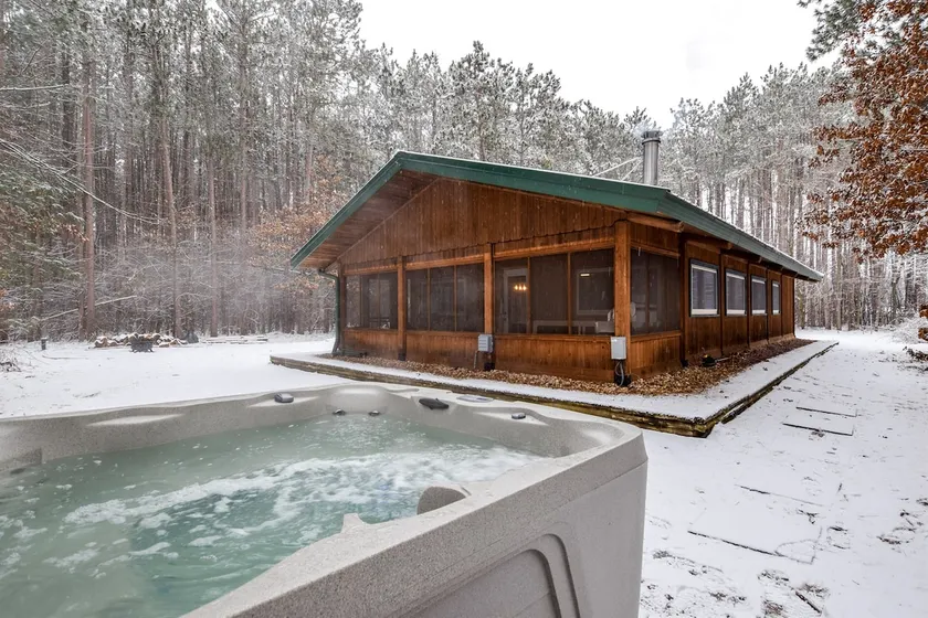 Unwind at Driftless Pines Cabin - Image 1