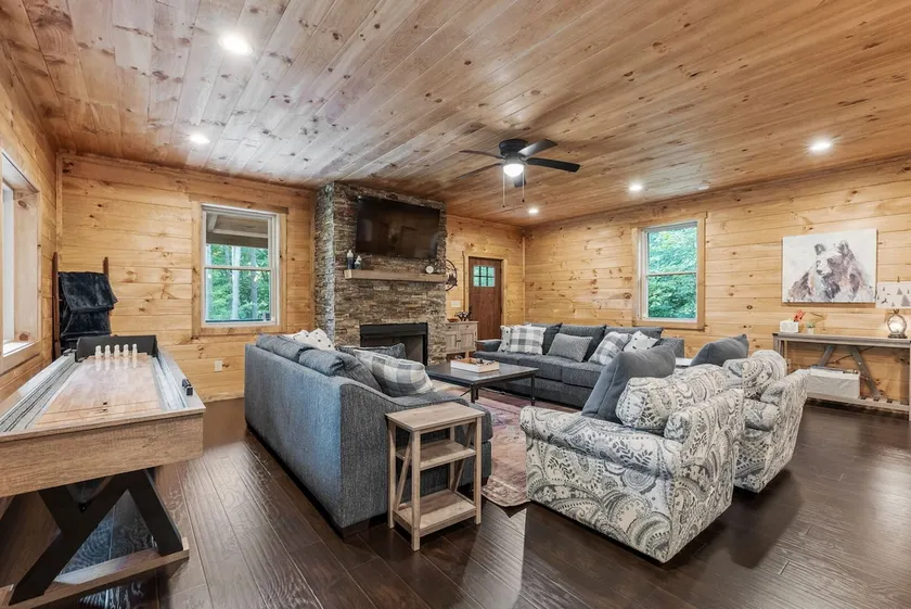 Lazy Bear Lodge by Inn & Spa at Cedar Falls - Image 1
