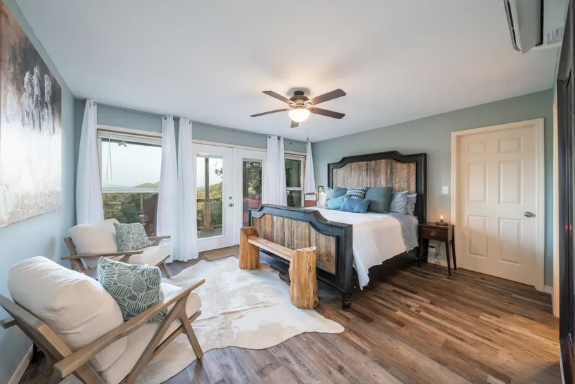 Misty Mountain Cabin Spectacular Scenic Escape by Caddo River - Image 1