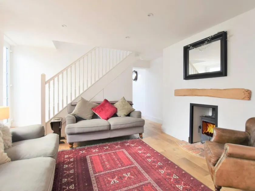 3 Bed in Folkestone oc-75607 - Image 1