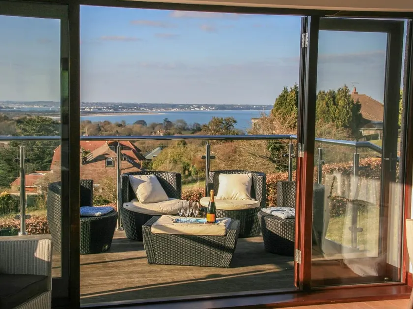 4 Bed in Swanage (oc-dc020) - Image 1