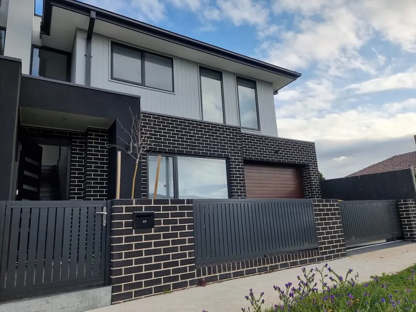 Sunshine house - Modern home in great location - Image 1