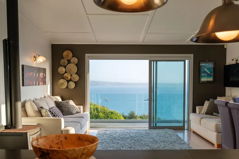 Omiha Oasis with seaviews and spa pool - Image 1