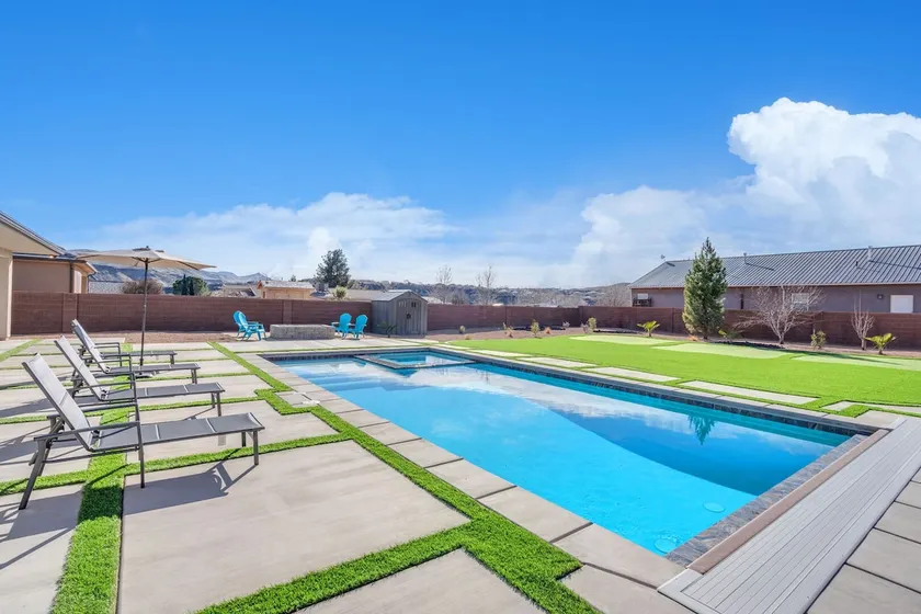 Poolside Paradise near Zion Sleeps 10 - Image 1