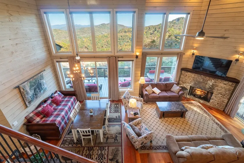 The Mount Yonah Castle, Mountain Views, Hot Tub - Image 1
