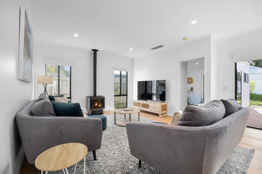 Beachside Retreat Blairgowrie - Image 1