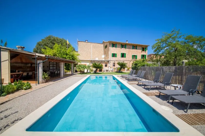 Villa Rae con vista sulle montagne, Wi-Fi, giardino, terrazza e piscina - Image 1