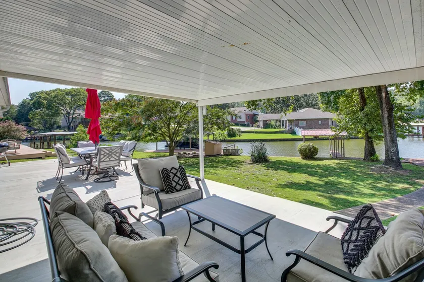 Waterfront Hot Springs Home w/ Dock & Porch! - Image 1