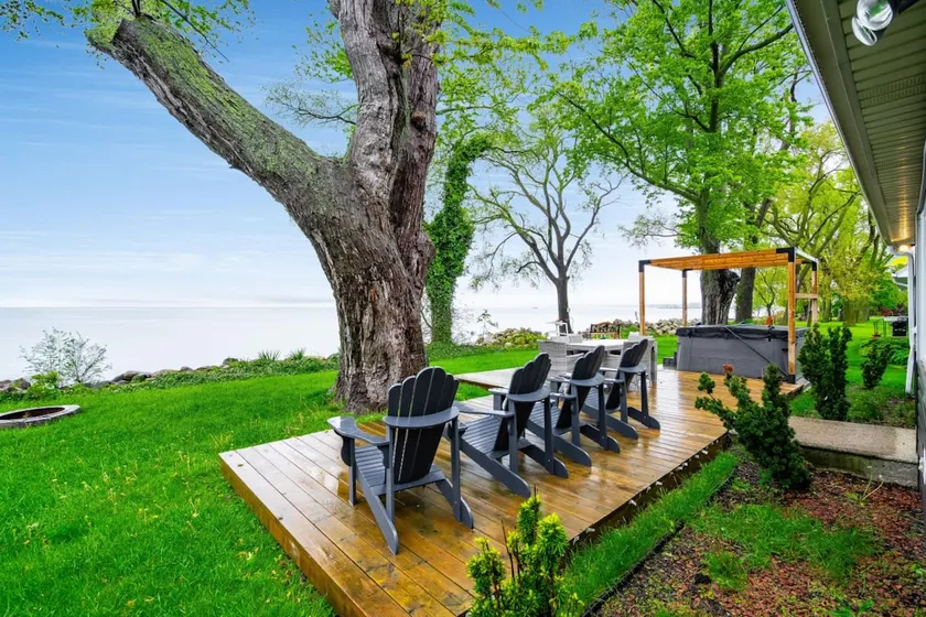 The Rose Cottage: on the Lake - Stay with Us! - Image 1