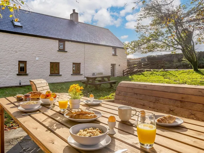 4 Bed in Abergavenny oc-88014 - Image 1