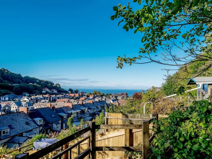 3 Bed in Lynton oc-e33950 - Image 1