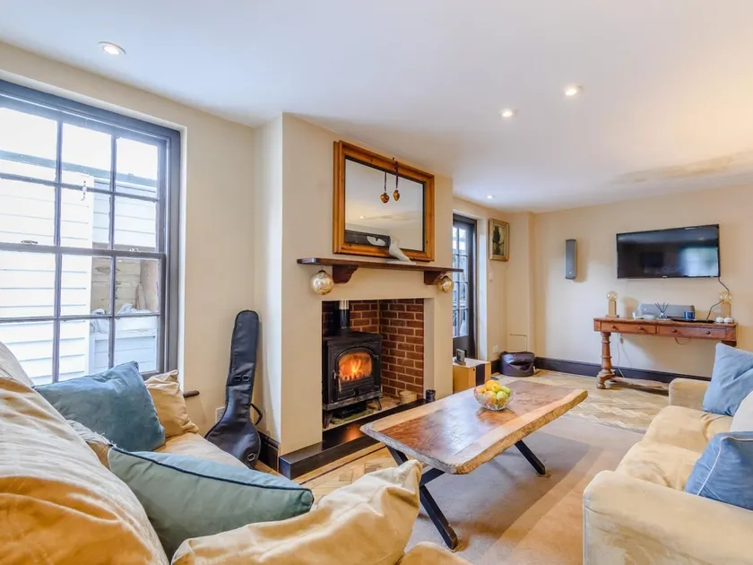 3 Bed in Faversham oc-78880 - Image 1