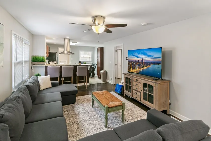 Great for families DT Libertyville Near Naval Base - Image 1