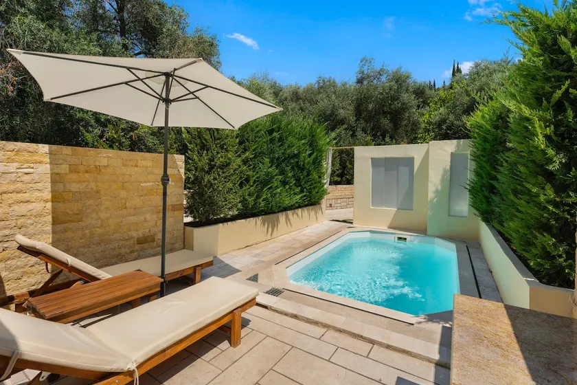 Apartamento 'Doliva Studio' com piscina privada, vista montanha, Wi-Fi e ar condicionado - Image 1
