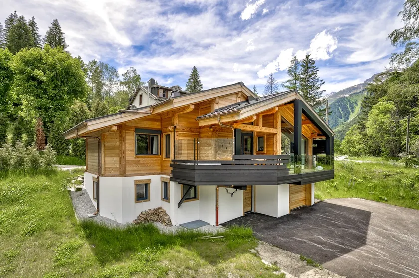 Serviced Alpine Chalet with Indoor Pool - Image 1