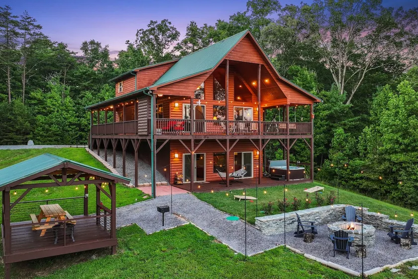 Murphy Cabin w/ Hot Tub, Fire Pit & Mountain Views - Image 1