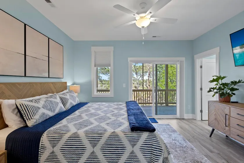Luxury Sound Front w/ Golf Cart & Beach Access - Image 1