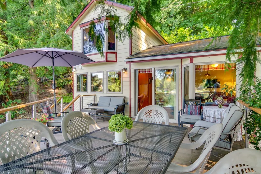 Lakefront Snohomish Cottage w/ Private Dock! - Image 1
