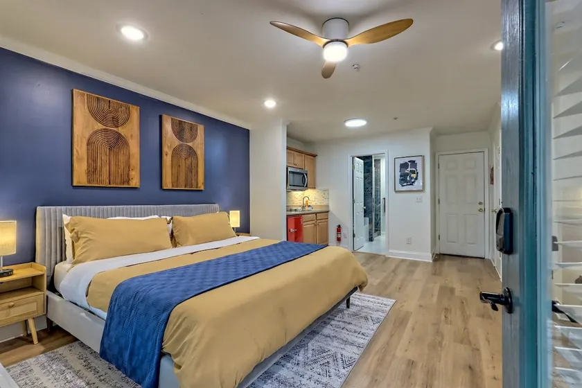 Charming Downtown Helen Getaway - Image 1