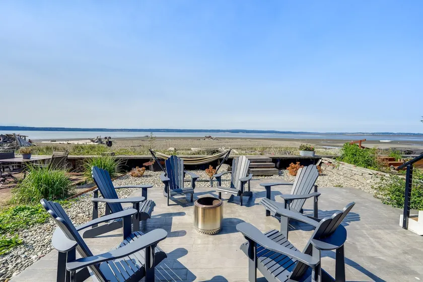 Coastal PNW Home on Swimmable Beach w/ Hot Tub! - Image 1