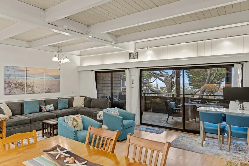 Pelican 87: Beach Living at its Best - Image 1