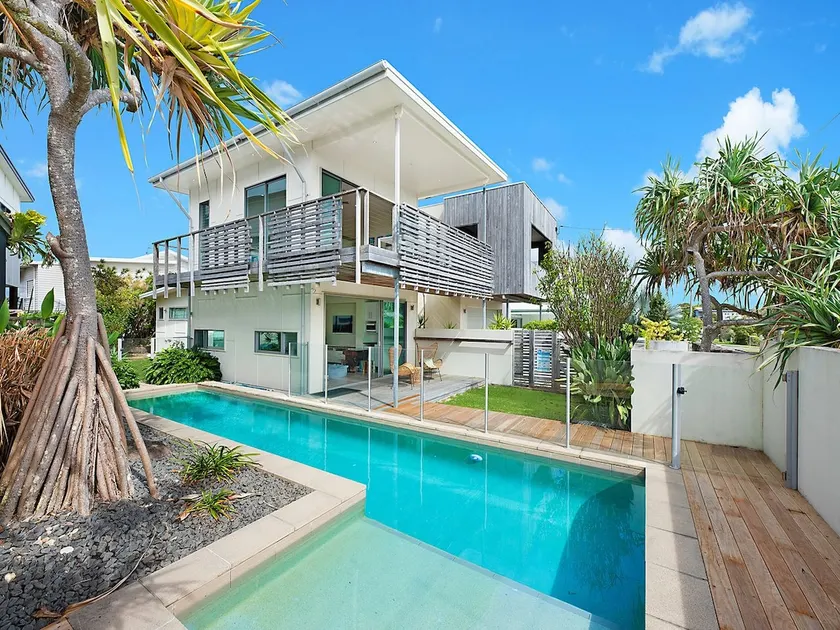 4 Mackay Street Dicky Beach - Image 1