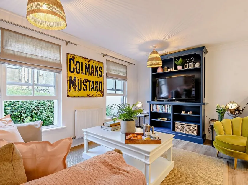 1 Bed in Cirencester (oc-90128) - Image 1