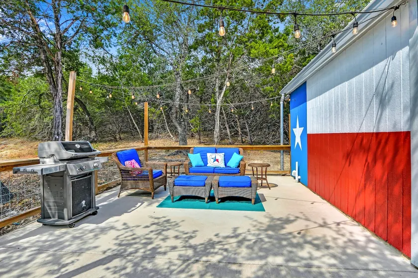 Bulverde Farmhouse | Patio, BBQ & Near San Antonio - Image 1