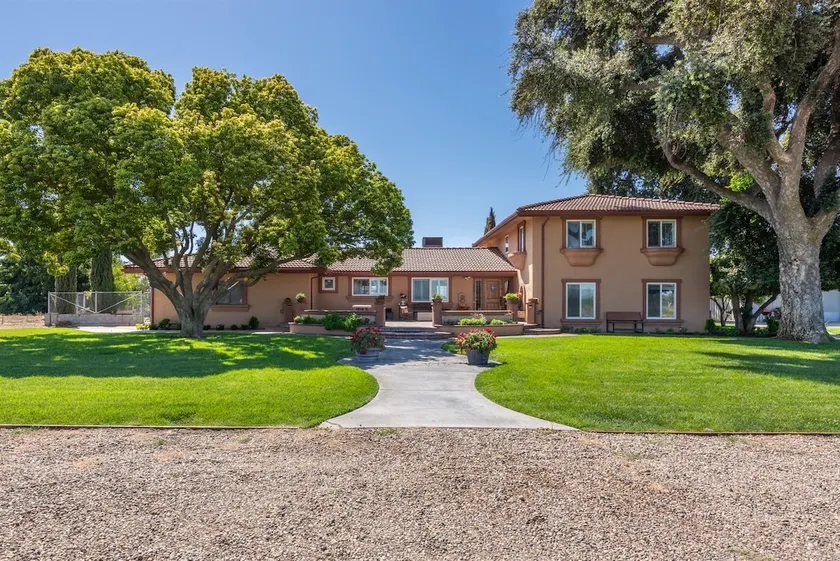 Villa Vino | Close to Wine, Waterways, & More! - Image 1