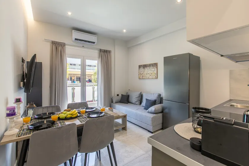 Neaira City Apartment Near The Beach - Image 1