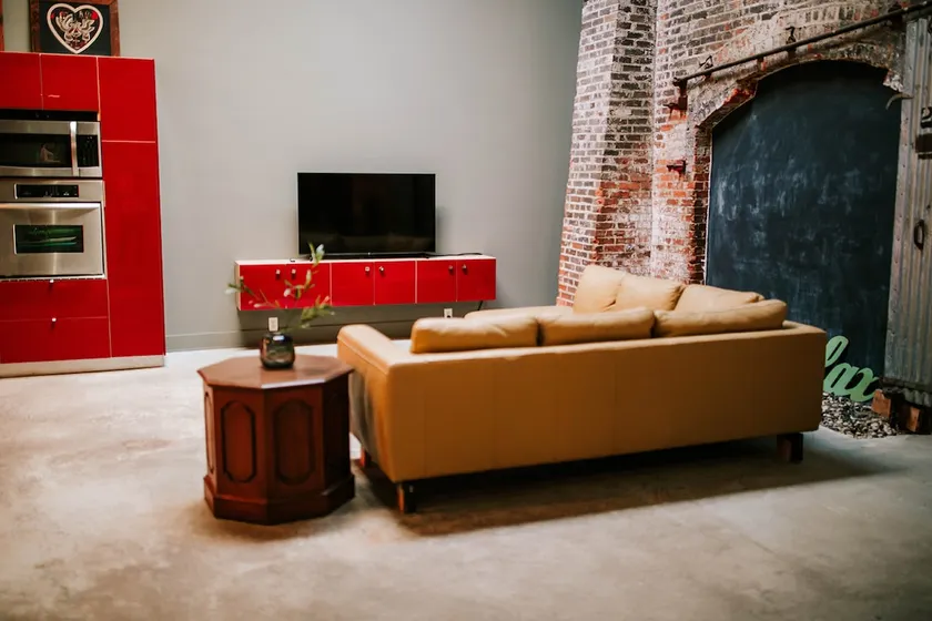Stylish 2BR Pet-Friendly Loft MHM Luxury Property - Image 1