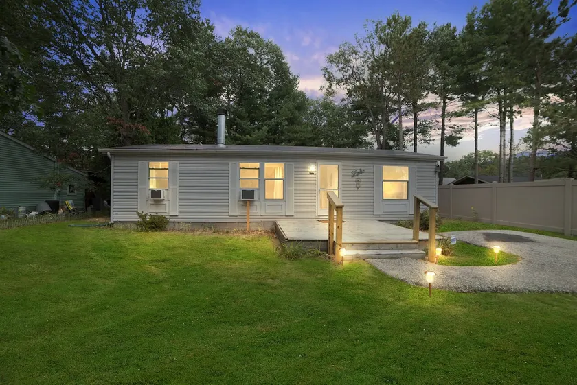 Quaint Cabin: Charming 3BR Cabin Near Lake Huron - Image 1