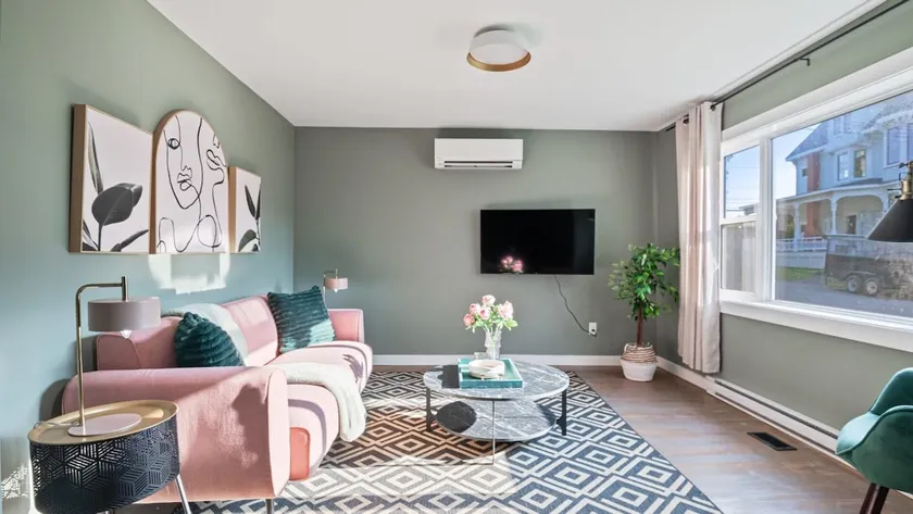 Spacious 2-Bedroom Retreat with Deck and Full Amen - Image 1