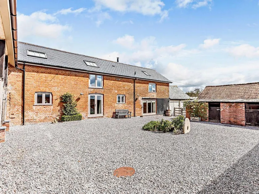 4 Bed in Honiton oc-45563 - Image 1