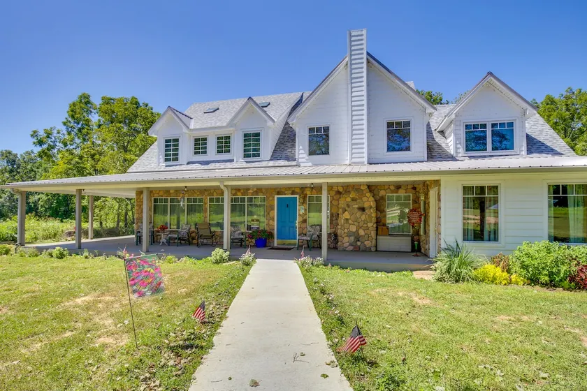 Spacious & Secluded Shook Home w/ Private Hot Tub! - Image 1