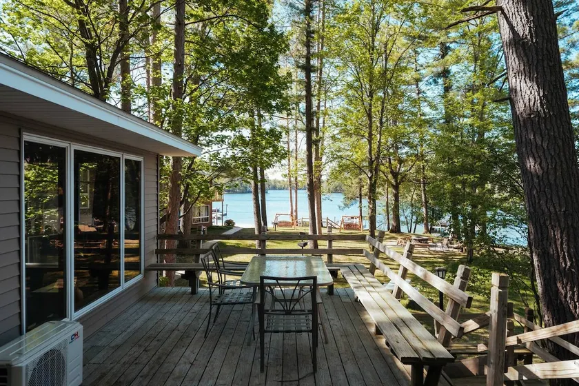 TC Lake Stay-Pontoon & SUP Rentals-King Room! - Image 1