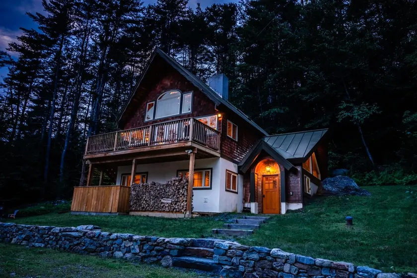Stratton Mountain Escape w Hot Tub|Deck|Projector - Image 1