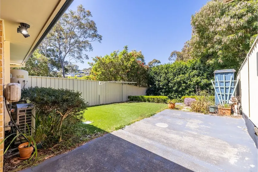 Small dog friendly 4-49 Bonito St - air con & Wi-Fi - Image 1