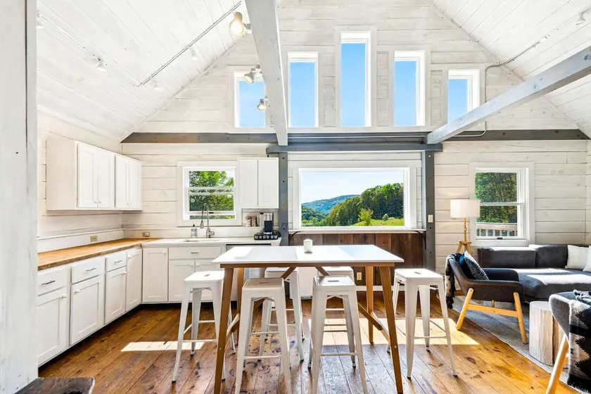 Scenic Ridge Cabin with Sweeping Vermont Views - Image 1