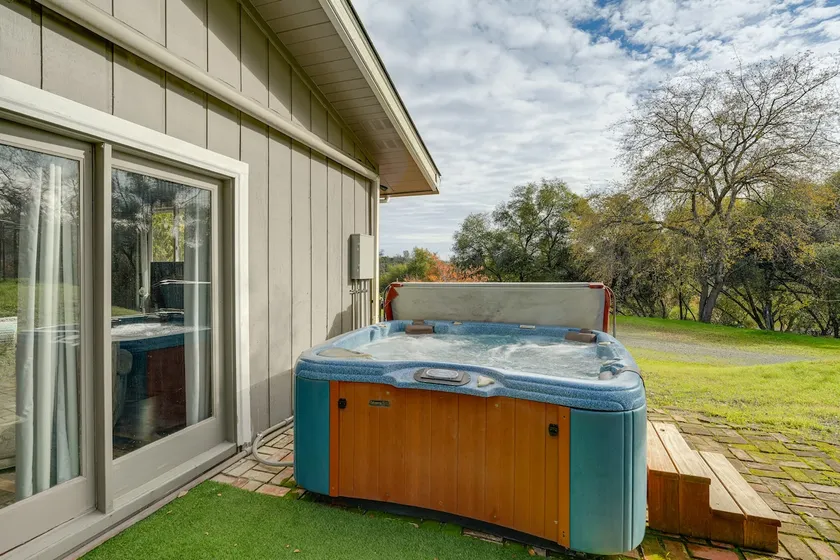 Sweeping Views! Charming Home Near Dtwn Jamestown - Image 1