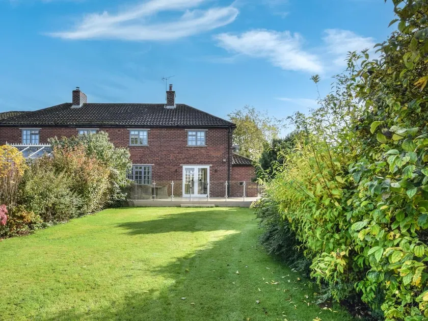 3 Bed in York oc-hh015 - Image 1
