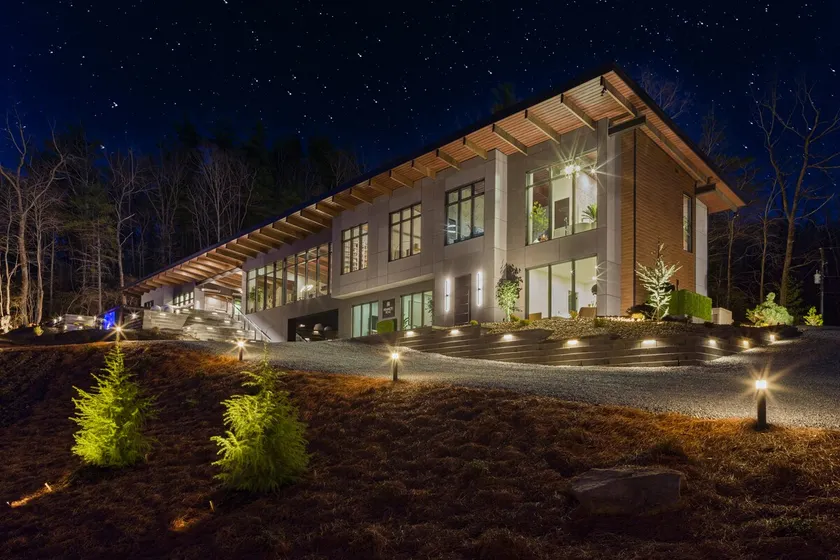 Pinhoti Peak - Modern Mountain Cabin - Image 1