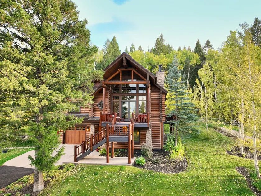 Mayfly Cabin 4 Bedroom w/Hot Tub & A/C All Kings - Image 1