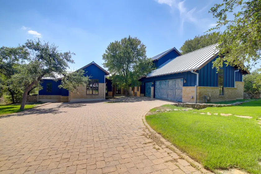 Pool & Covered Patios: Sprawling Austin Estate! - Image 1