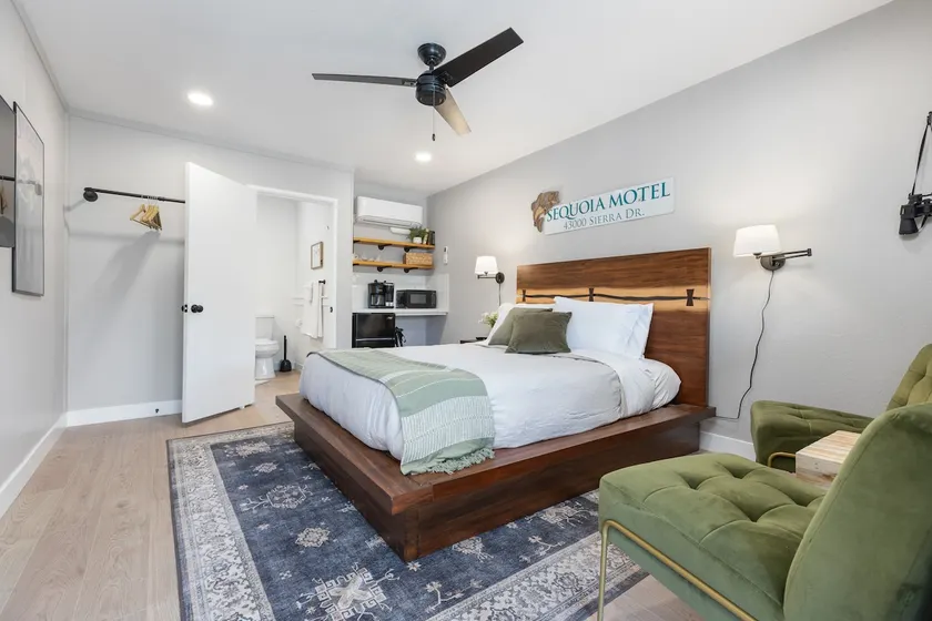 The Belle Suite- Sequoia Motel RM 9 w pool - Image 1