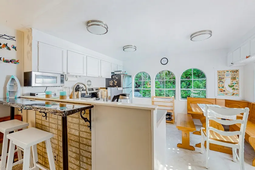 3BR tree-lined dog-friendly home with grill & W/D - Image 1