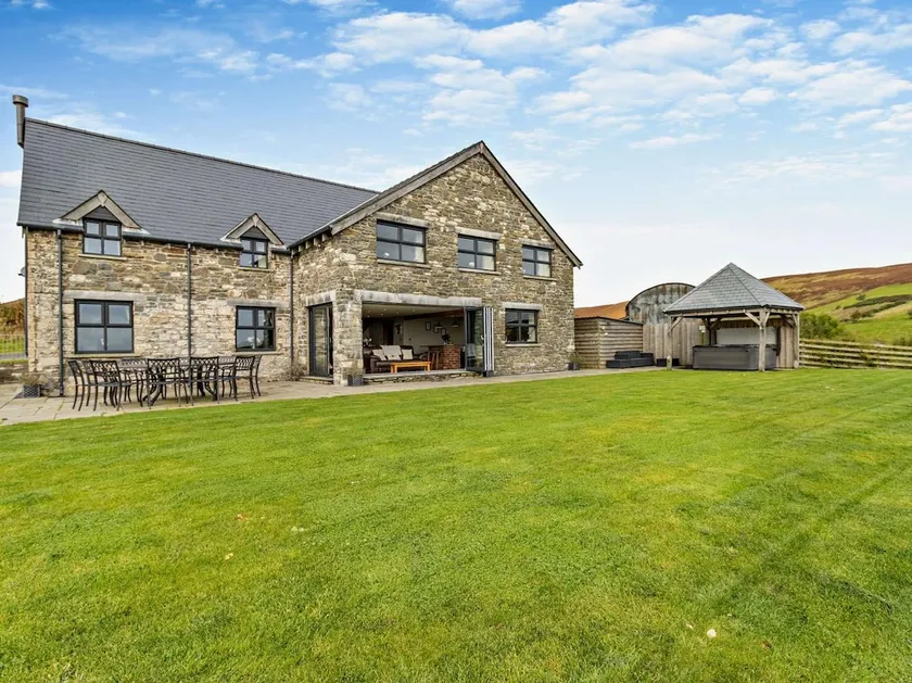5 Bed in Builth Wells oc-78163 - Image 1