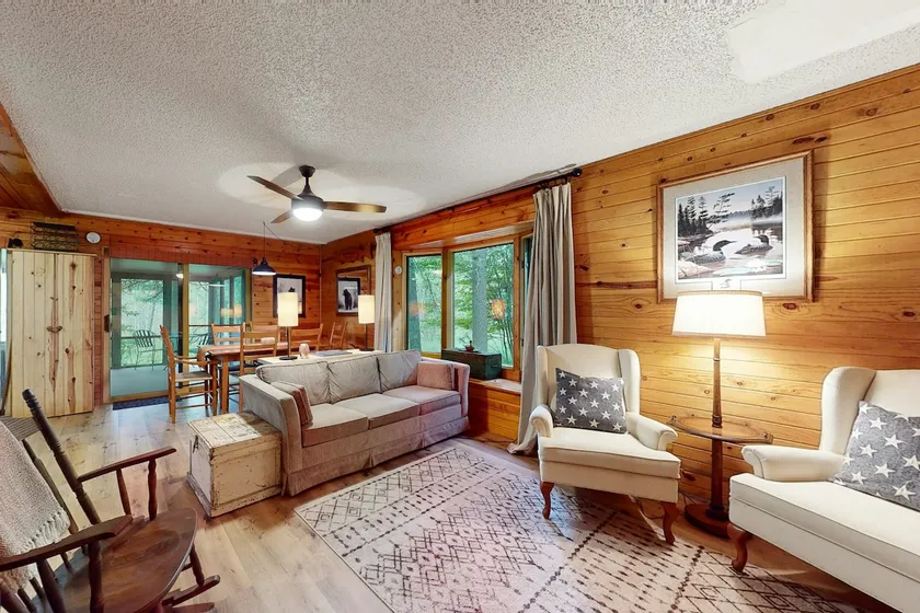 Lakeside Gem: Kayaks, Firepit & Private Dock - Image 1