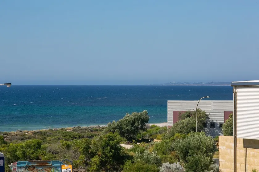 Peppy By The Sea - Image 1